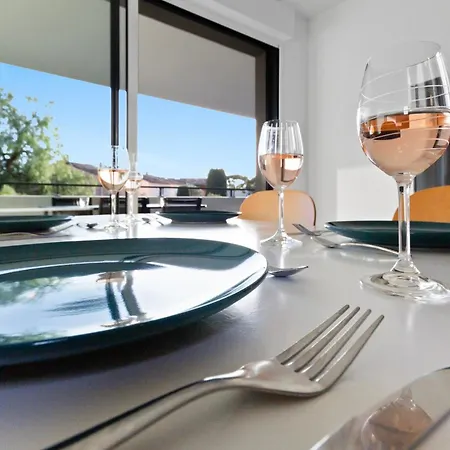 The Peaceful - Sea - Pool - 2 Parking Spaces - Terrace Apartmán